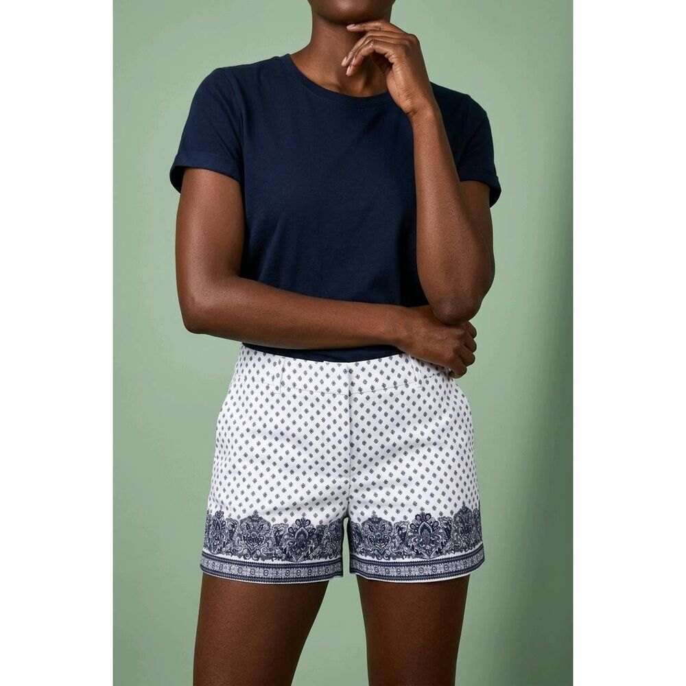 ☔️💜Artisan NY White w/Blue Print Shorts Size 6